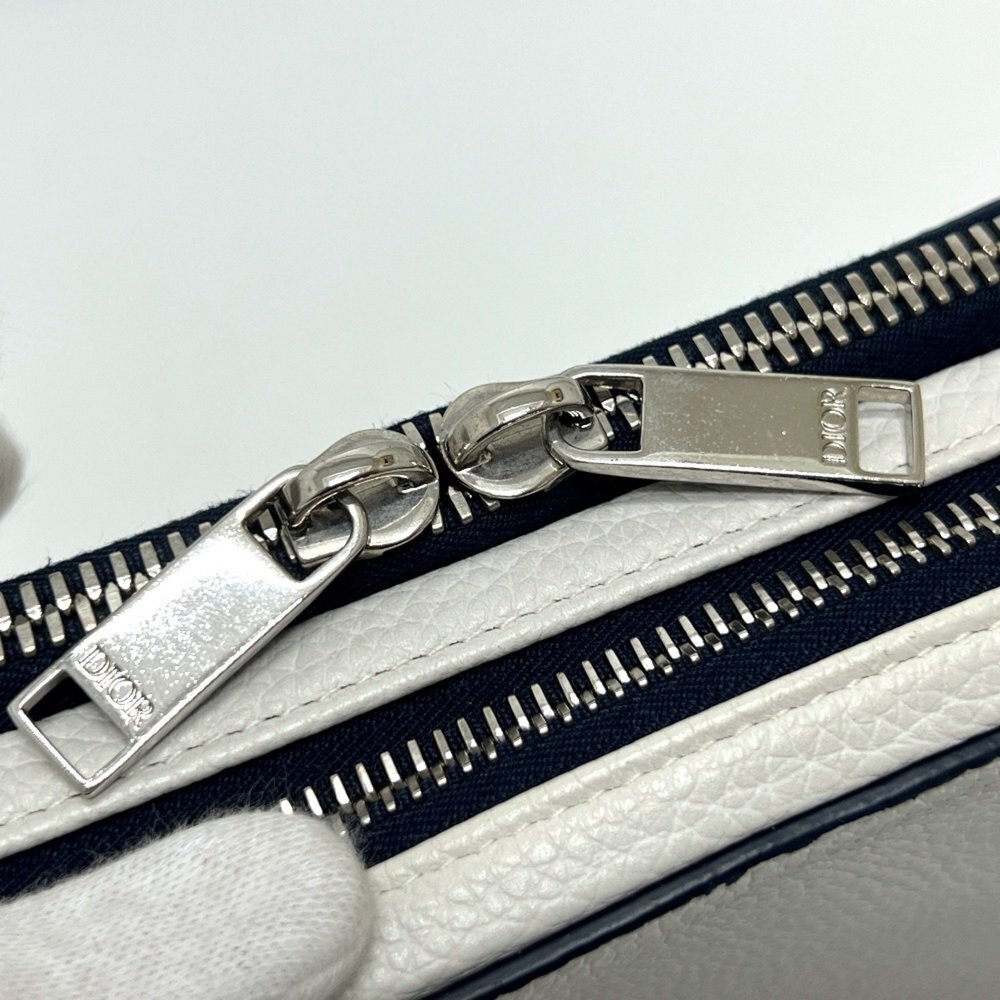 CHRISTIAN DIOR White Leather Shoulder Bag - Picture 10 of 16